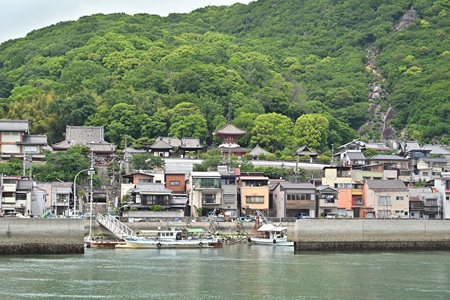 船から見る尾道の町並み